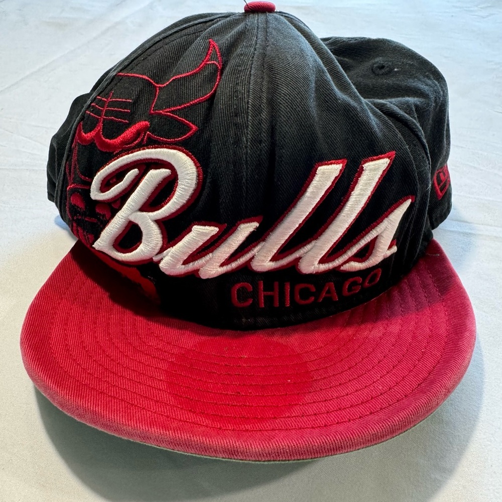 CHICAGO BULLS NBA HARDWOOD CLASSICS NEW ERA SNAPBACK HAT CAP. READ DESCRIPTION